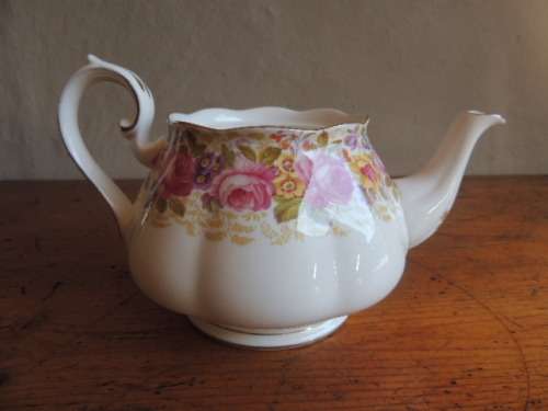 ROYAL ALBERT TEA POT SANS LID - "SERENA"