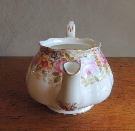 ROYAL ALBERT TEA POT SANS LID - "SERENA"
