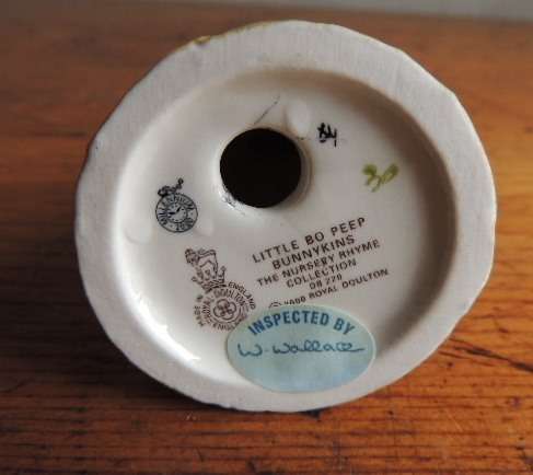 ROYAL DOULTON BUNNYKINS FIGURINE - " LITTLE BO PEEP " DB 220