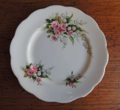 ROYAL ALBERT CAKE PLATE - "LILY OF THE VALLEY"