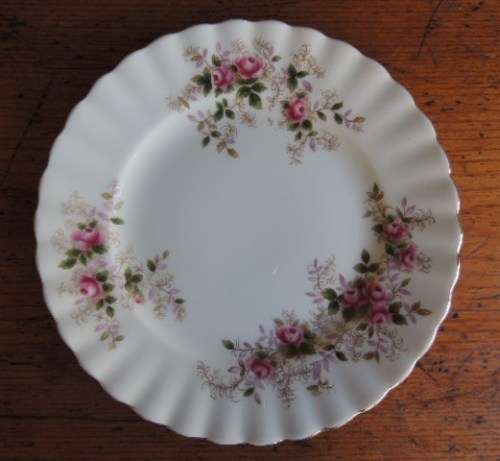 ROYAL ALBERT CAKE PLATE - "LAVENDER ROSE"