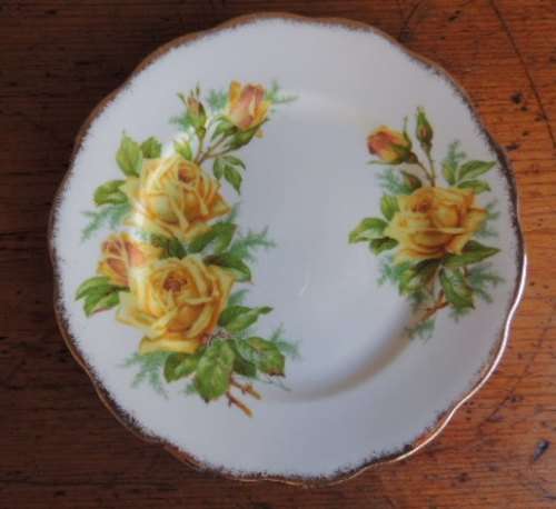 ROYAL ALBERT CAKE PLATE - "TEA ROSE" ROUND PLATE