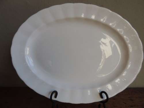 PARAGON DINNER SERVICE - 38 PIECE - WHITE WITH GILT TRIM - REDUCED!!!