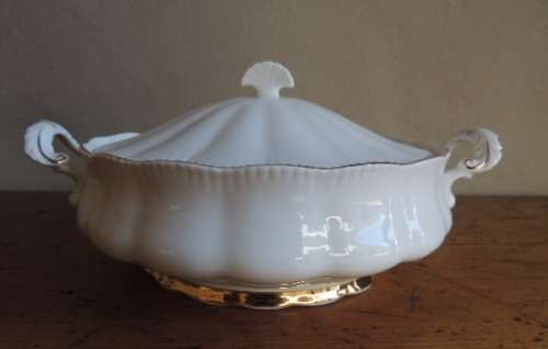 PARAGON DINNER SERVICE - 38 PIECE - WHITE WITH GILT TRIM - REDUCED!!!