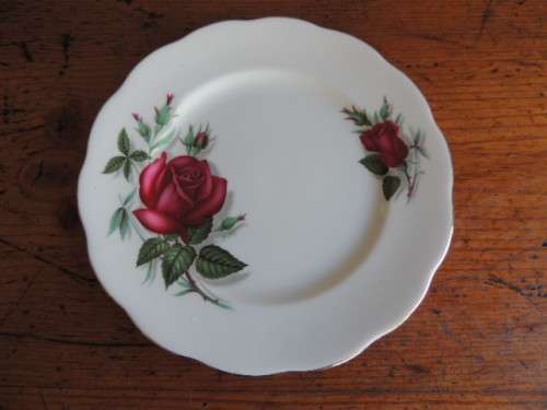 ROYAL ALBERT SIDE PLATE - "SWEETHEART ROSES SERIES - "PATRICIA"
