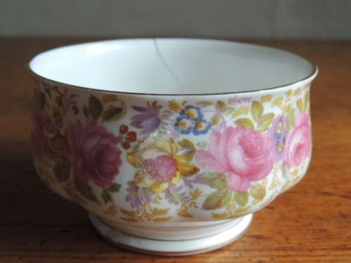 ROYAL ALBERT ASSORTED ITEMS - FOR RESTORING