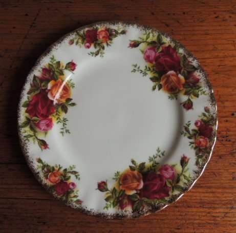 ROYAL ALBERT SIDE PLATE - "OLD COUNTRY ROSES"