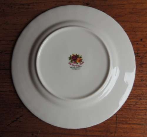 ROYAL ALBERT SIDE PLATE - "OLD COUNTRY ROSES"