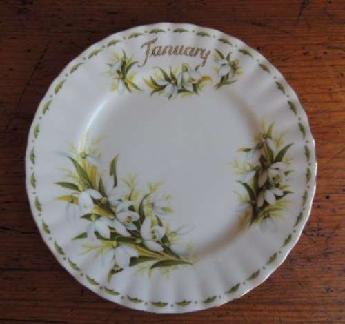 ROYAL ALBERT SIDE PLATE - "FLOWERS OF THE MONTH SERIES, JANUARY SNOWDROPS"