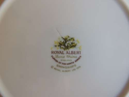 ROYAL ALBERT SIDE PLATE - "FLOWERS OF THE MONTH SERIES, JANUARY SNOWDROPS"