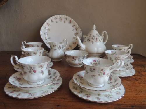 ROYAL ALBERT TEA SET - "WINSOME" 22 PIECES - For Memories Midrand