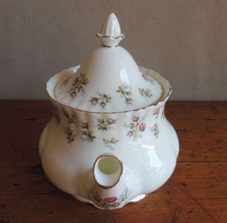 ROYAL ALBERT TEA SET - "WINSOME" 22 PIECES - For Memories Midrand