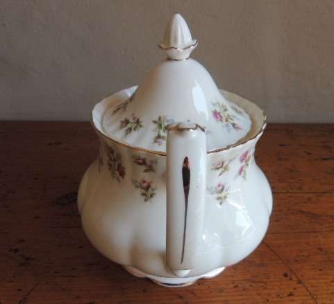 ROYAL ALBERT TEA SET - "WINSOME" 22 PIECES - For Memories Midrand