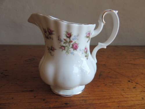 ROYAL ALBERT TEA SET - "WINSOME" 22 PIECES - For Memories Midrand