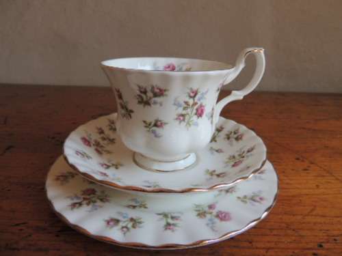 ROYAL ALBERT TEA SET - "WINSOME" 22 PIECES - For Memories Midrand
