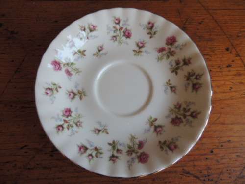 ROYAL ALBERT TEA SET - "WINSOME" 22 PIECES - For Memories Midrand