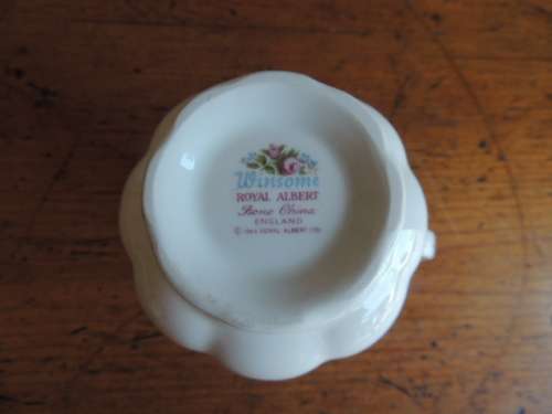 ROYAL ALBERT TEA SET - "WINSOME" 22 PIECES - For Memories Midrand