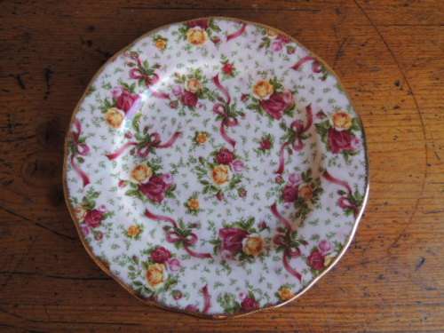ROYAL ALBERT OLD COUNTRY ROSES  PLATE "RUBY CELEBRATION" - PINK CHINTZ