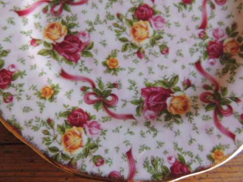 ROYAL ALBERT OLD COUNTRY ROSES  PLATE "RUBY CELEBRATION" - PINK CHINTZ