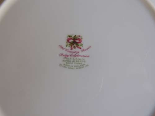 ROYAL ALBERT OLD COUNTRY ROSES  PLATE "RUBY CELEBRATION" - PINK CHINTZ