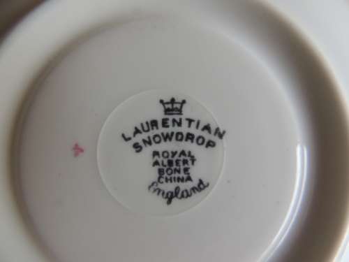 ROYAL ALBERT TRIO - "LAURENTIAN SNOWDROP"