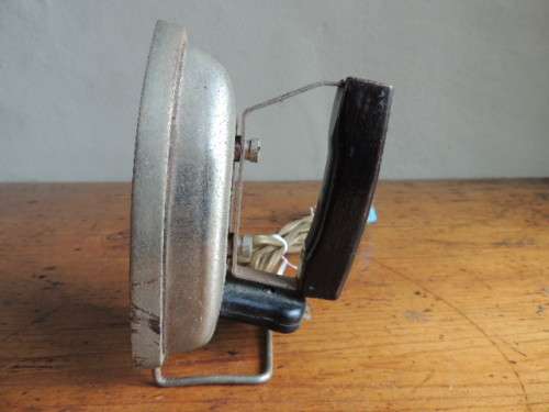 VINTAGE TRAVELLING IRON - WORKING