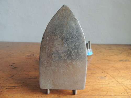 VINTAGE TRAVELLING IRON - WORKING