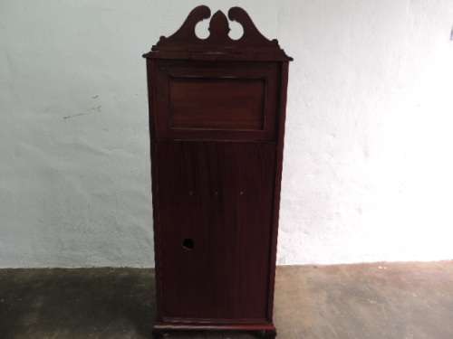 EDWARDIAN MAHOGANY MUSIC CABINET