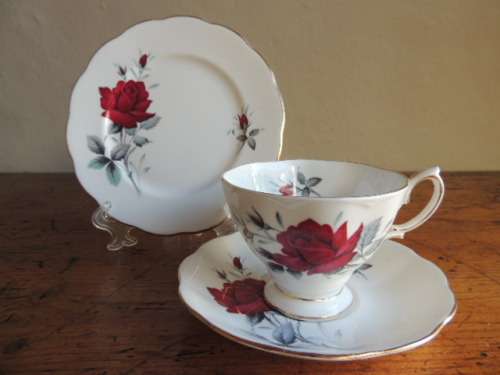ROYAL ALBERT TEA SET 40 Pieces - "SWEET ROMANCE" (12 Trios plus teapot) SPECTACULAR!!!