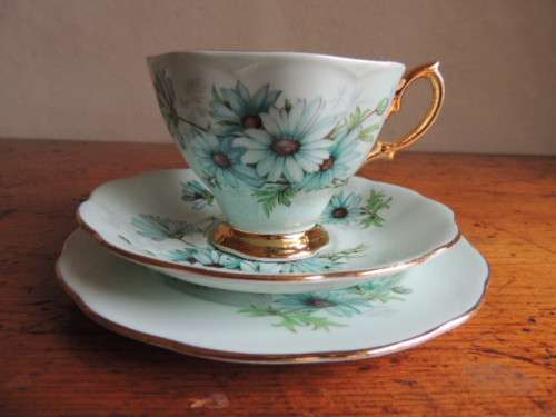 ROYAL ALBERT TRIO - UN NAMED - BEAUTIFUL DAISIES