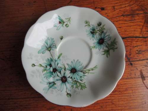 ROYAL ALBERT TRIO - UN NAMED - BEAUTIFUL DAISIES