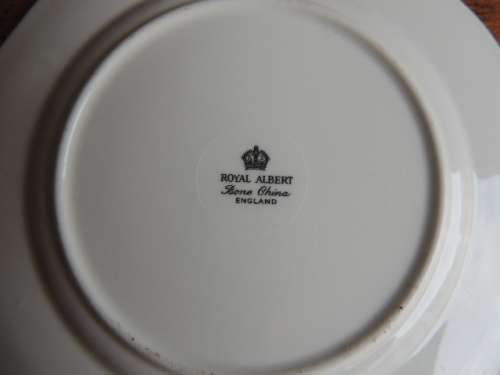 ROYAL ALBERT TRIO - UN NAMED - BEAUTIFUL DAISIES