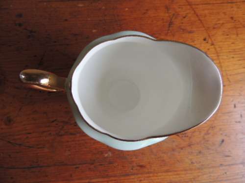 ROYAL ALBERT MILK JUG UN NAMED DESIGN - BEAUTIFUL DAISIES