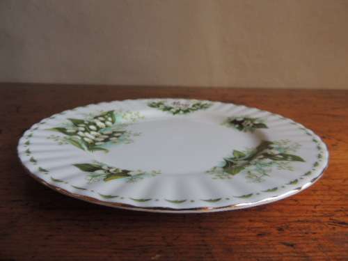 ROYAL ALBERT FLOWERS OF THE MONTH 20.5CM PLATE - "MAY"