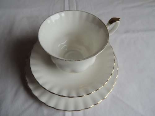 ROYAL ALBERT TRIO - "VAL D'OR" (Trio a)