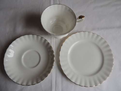 ROYAL ALBERT TRIO - "VAL D'OR" (Trio a)