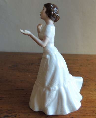 ROYAL DOULTON FIGURINE - "WELCOME" HN 3764