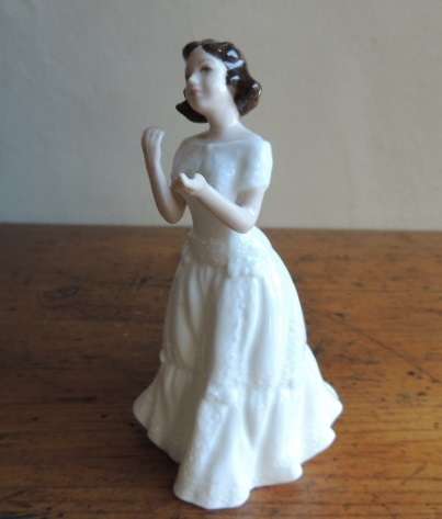 ROYAL DOULTON FIGURINE - "WELCOME" HN 3764