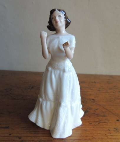 ROYAL DOULTON FIGURINE - "WELCOME" HN 3764