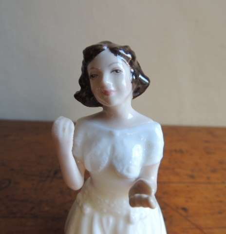 ROYAL DOULTON FIGURINE - "WELCOME" HN 3764
