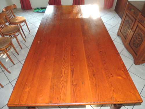 LARGE OREGON DINING TABLE - BEAUTIFUL TURNED LEGS - 2.4 metres
