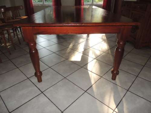 LARGE OREGON DINING TABLE - BEAUTIFUL TURNED LEGS - 2.4 metres