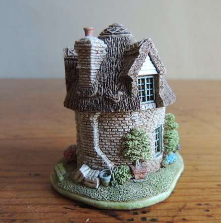 LILLIPUT LANE MINIATURE HOUSE - "DOVECOTE"