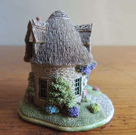 LILLIPUT LANE MINIATURE HOUSE - "DOVECOTE"