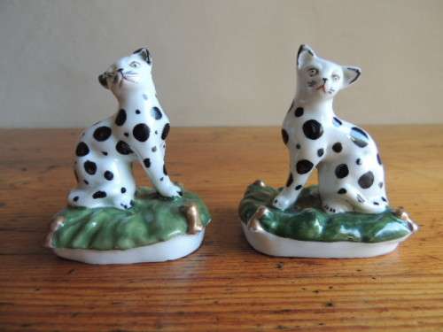 PAIR OF ENAMEL GLAZED CATS ON CUSHIONS