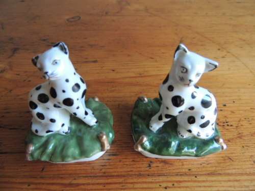 PAIR OF ENAMEL GLAZED CATS ON CUSHIONS