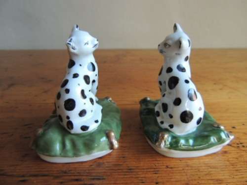 PAIR OF ENAMEL GLAZED CATS ON CUSHIONS