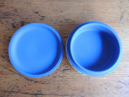 WEDGWOOD JASPERWARE DARK BLUE ROUND CONTAINER - QUEEN ELIZABETH'S SILVER JUBILEE