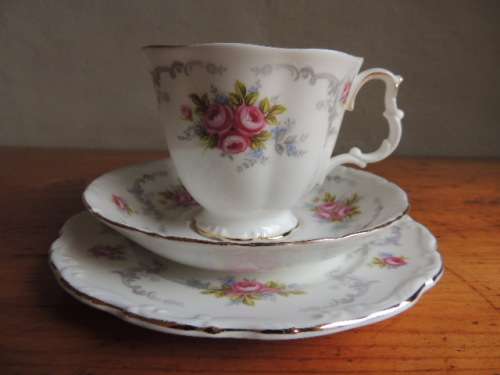 ROYAL ALBERT 41 PIECE TEA SET - "TRANQUILLITY" - SET B - FANTASTIC WEEKEND SPECIAL