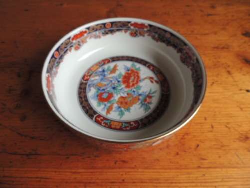 JAPANESE IMARI BOWL - PROFUSELY DECORATED - MINT CONDITION